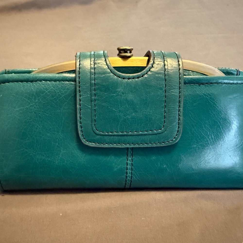 Hobo wallet with hidden wristlet